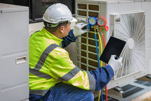 Professional Hvac technician working in Goldsmith, IN